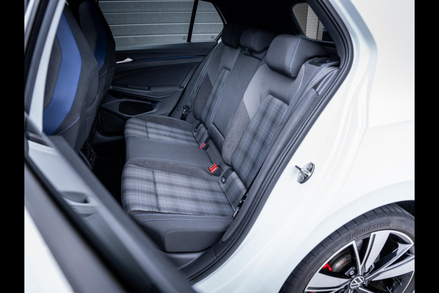 Volkswagen Golf 8 1.4 eHybrid GTE - Pano l Camera l Carplay
