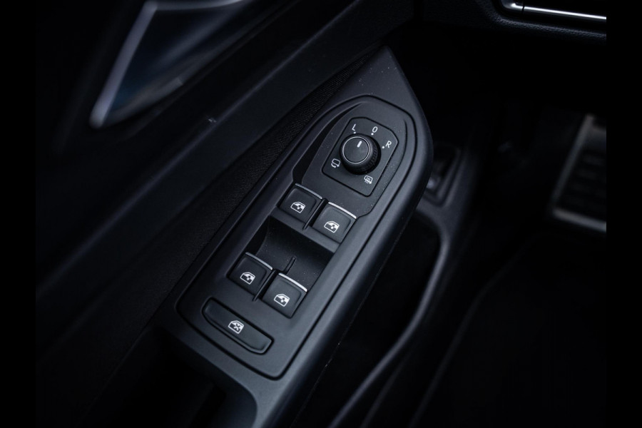 Volkswagen Golf 8 1.4 eHybrid GTE - Pano l Camera l Carplay