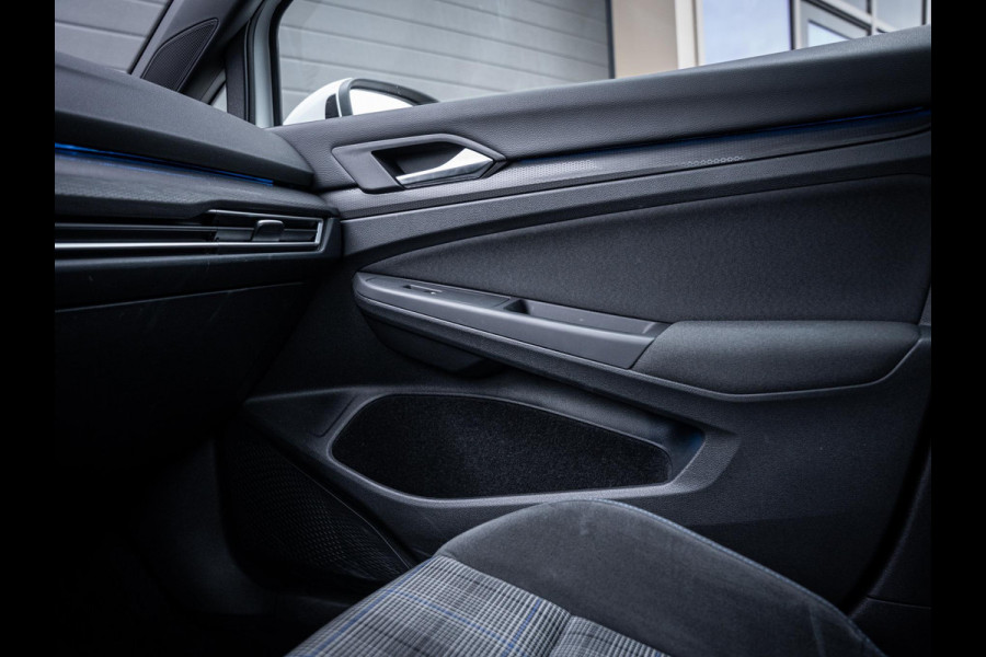 Volkswagen Golf 8 1.4 eHybrid GTE - Pano l Camera l Carplay