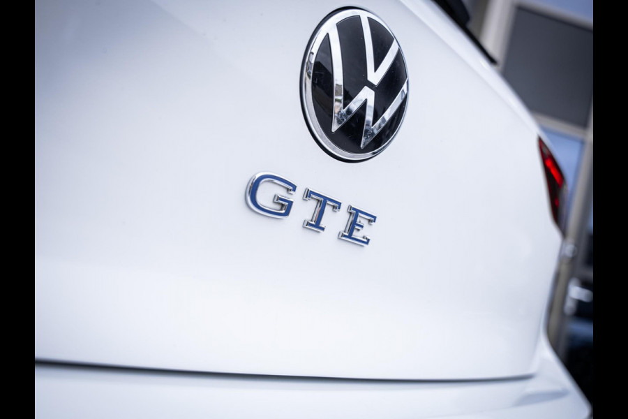 Volkswagen Golf 8 1.4 eHybrid GTE - Pano l Camera l Carplay