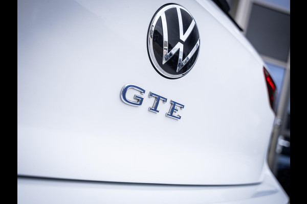 Volkswagen Golf 8 1.4 eHybrid GTE - Pano l Camera l Carplay