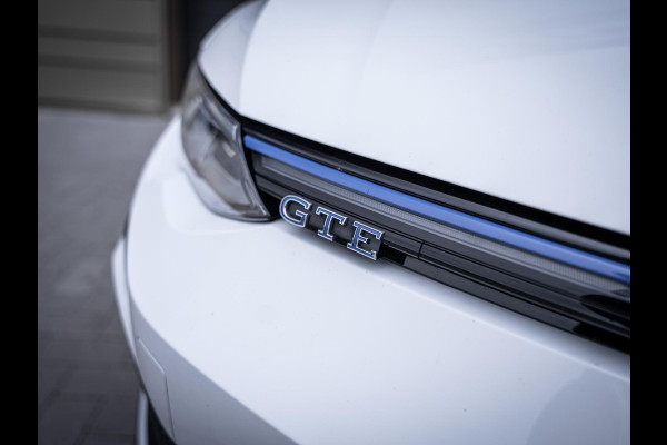 Volkswagen Golf 8 1.4 eHybrid GTE - Pano l Camera l Carplay