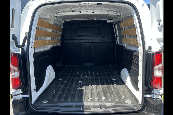 Opel Combo 1.6D 100 PK / L2H1 / AIRCO / CRUISE / NAVI / ECC / APPLE CARPLAY / ANDROID AUTO / PDC