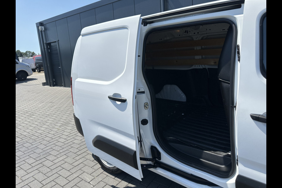 Opel Combo 1.6D 100 PK / L2H1 / AIRCO / CRUISE / NAVI / ECC / APPLE CARPLAY / ANDROID AUTO / PDC