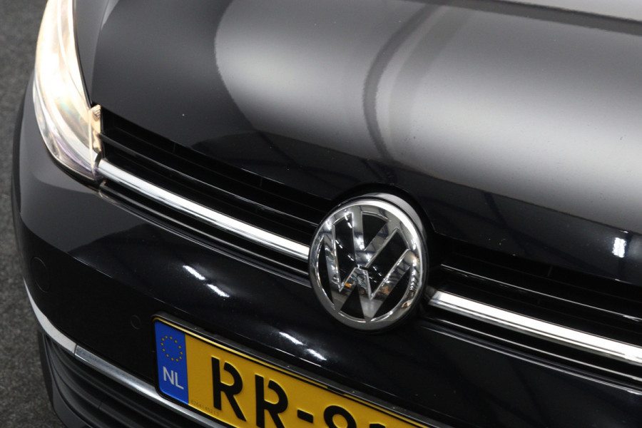 Volkswagen Golf Variant 1.0 TSI 110 PK Automaat Highline, Leder, Carplay, Climate Control, Adap. Cruise Control, Camera