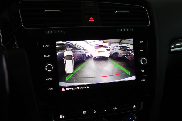 Volkswagen Golf Variant 1.0 TSI 110 PK Automaat Highline, Leder, Carplay, Climate Control, Adap. Cruise Control, Camera