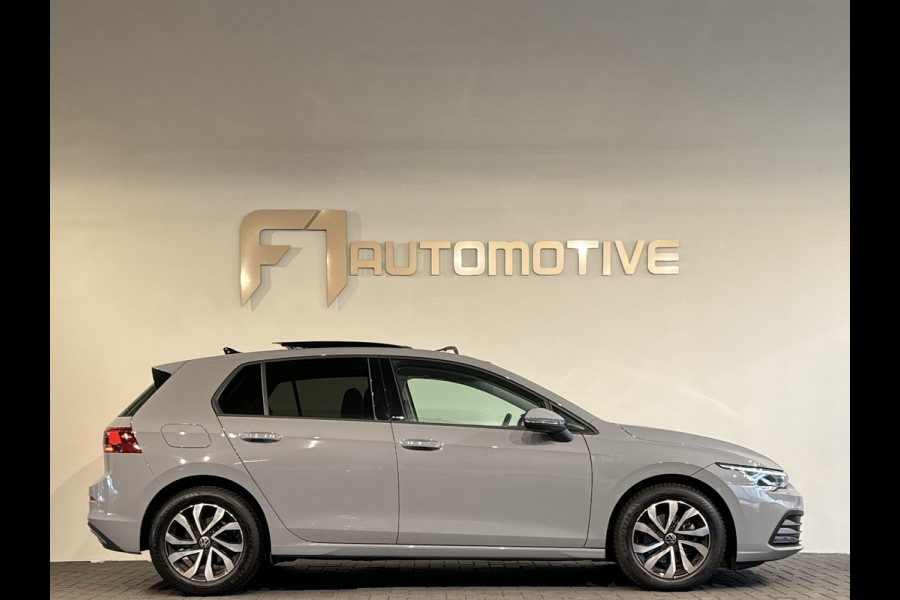 Volkswagen Golf 1.0 eTSI Life Pano|ACC|Lane|Sfeer|Stoelverwarming|Stuurverwarming