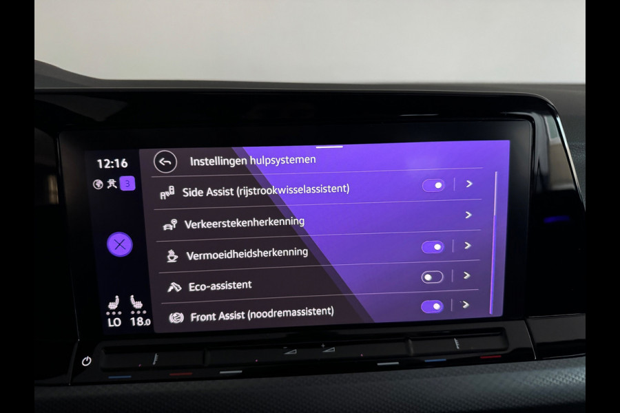 Volkswagen Golf 1.0 eTSI Life Pano|ACC|Lane|Sfeer|Stoelverwarming|Stuurverwarming