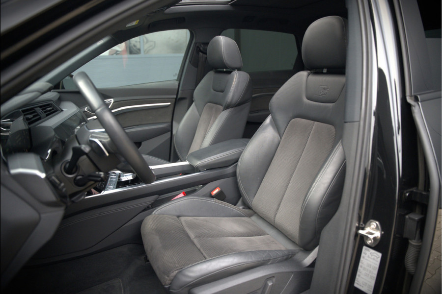 Audi e-tron e-tron 50 quattro Launch edition Black 71 kWh | Black Edition | Panoramadak | Memory Seat | Luchtvering | Adaptive Cruise Control | Keyless | Matrix LED | Trekhaak | Stoelverwarming | NAP |