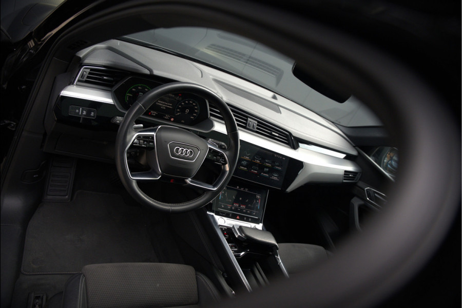 Audi e-tron e-tron 50 quattro Launch edition Black 71 kWh | Black Edition | Panoramadak | Memory Seat | Luchtvering | Adaptive Cruise Control | Keyless | Matrix LED | Trekhaak | Stoelverwarming | NAP |