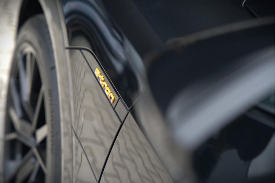 Audi e-tron e-tron 50 quattro Launch edition Black 71 kWh | Black Edition | Panoramadak | Memory Seat | Luchtvering | Adaptive Cruise Control | Keyless | Matrix LED | Trekhaak | Stoelverwarming | NAP |