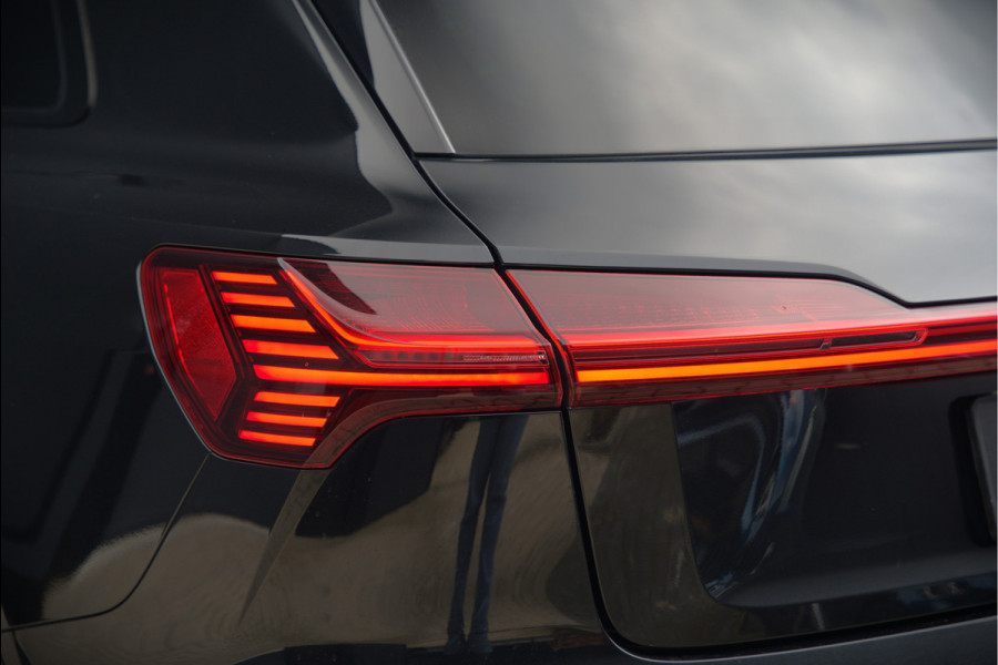 Audi e-tron e-tron 50 quattro Launch edition Black 71 kWh | Black Edition | Panoramadak | Memory Seat | Luchtvering | Adaptive Cruise Control | Keyless | Matrix LED | Trekhaak | Stoelverwarming | NAP |