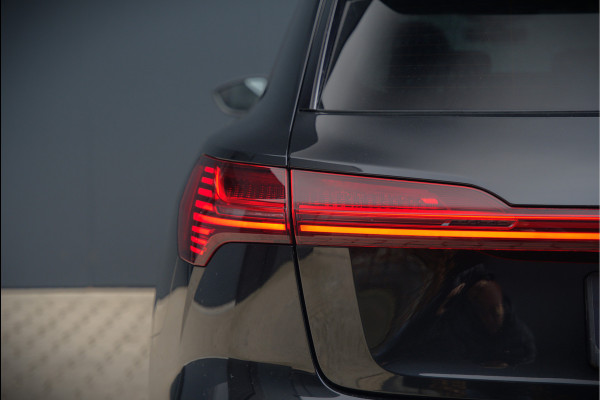 Audi e-tron e-tron 50 quattro Launch edition Black 71 kWh | Black Edition | Panoramadak | Memory Seat | Luchtvering | Adaptive Cruise Control | Keyless | Matrix LED | Trekhaak | Stoelverwarming | NAP |