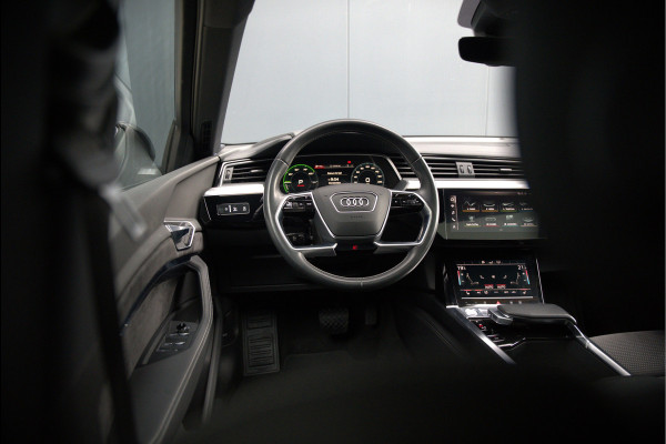 Audi e-tron e-tron 50 quattro Launch edition Black 71 kWh | Black Edition | Panoramadak | Memory Seat | Luchtvering | Adaptive Cruise Control | Keyless | Matrix LED | Trekhaak | Stoelverwarming | NAP |