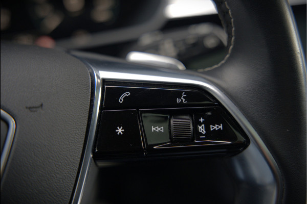 Audi e-tron e-tron 50 quattro Launch edition Black 71 kWh | Black Edition | Panoramadak | Memory Seat | Luchtvering | Adaptive Cruise Control | Keyless | Matrix LED | Trekhaak | Stoelverwarming | NAP |