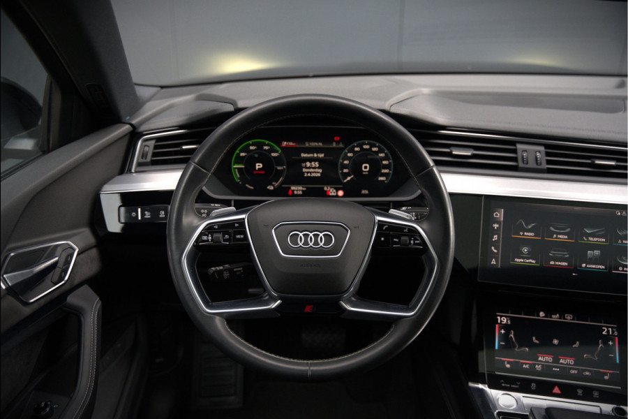 Audi e-tron e-tron 50 quattro Launch edition Black 71 kWh | Black Edition | Panoramadak | Memory Seat | Luchtvering | Adaptive Cruise Control | Keyless | Matrix LED | Trekhaak | Stoelverwarming | NAP |