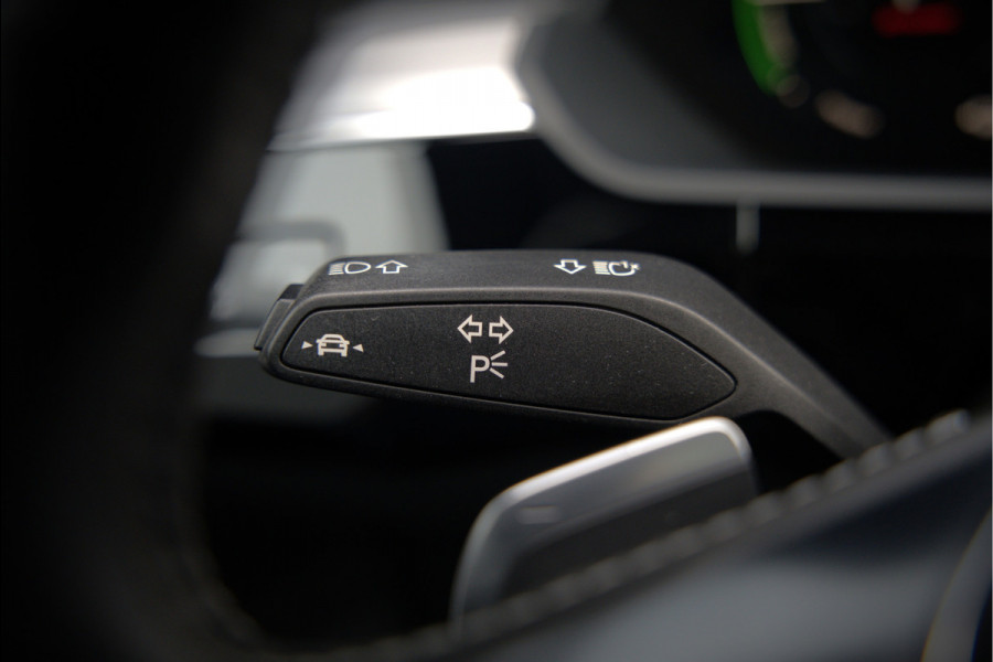 Audi e-tron e-tron 50 quattro Launch edition Black 71 kWh | Black Edition | Panoramadak | Memory Seat | Luchtvering | Adaptive Cruise Control | Keyless | Matrix LED | Trekhaak | Stoelverwarming | NAP |