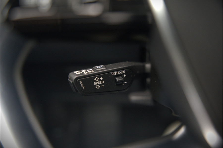 Audi e-tron e-tron 50 quattro Launch edition Black 71 kWh | Black Edition | Panoramadak | Memory Seat | Luchtvering | Adaptive Cruise Control | Keyless | Matrix LED | Trekhaak | Stoelverwarming | NAP |