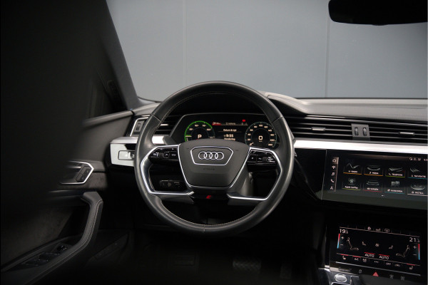 Audi e-tron e-tron 50 quattro Launch edition Black 71 kWh | Black Edition | Panoramadak | Memory Seat | Luchtvering | Adaptive Cruise Control | Keyless | Matrix LED | Trekhaak | Stoelverwarming | NAP |