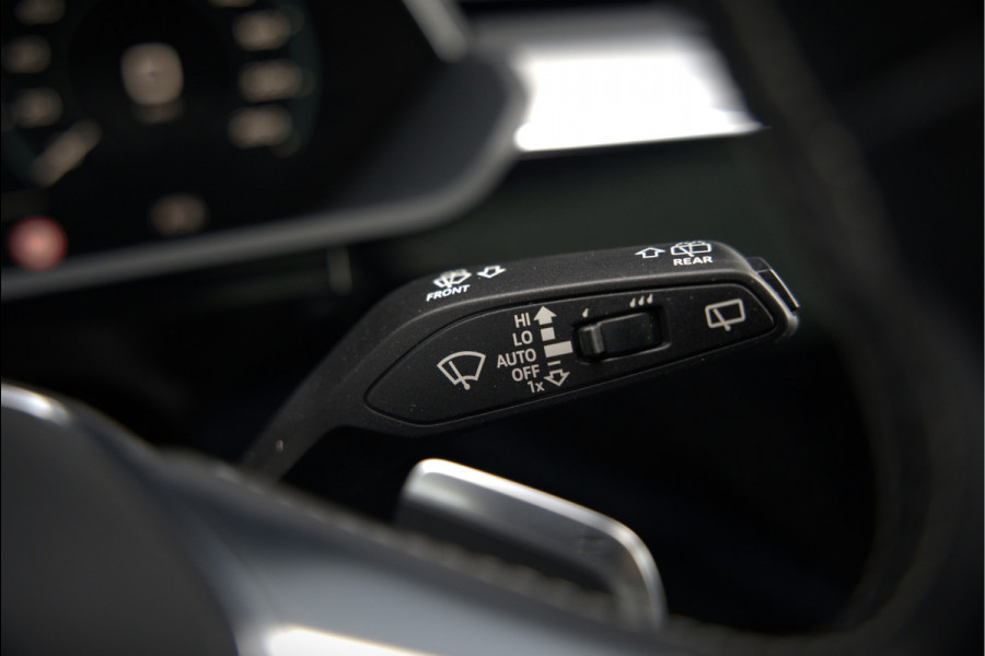 Audi e-tron e-tron 50 quattro Launch edition Black 71 kWh | Black Edition | Panoramadak | Memory Seat | Luchtvering | Adaptive Cruise Control | Keyless | Matrix LED | Trekhaak | Stoelverwarming | NAP |