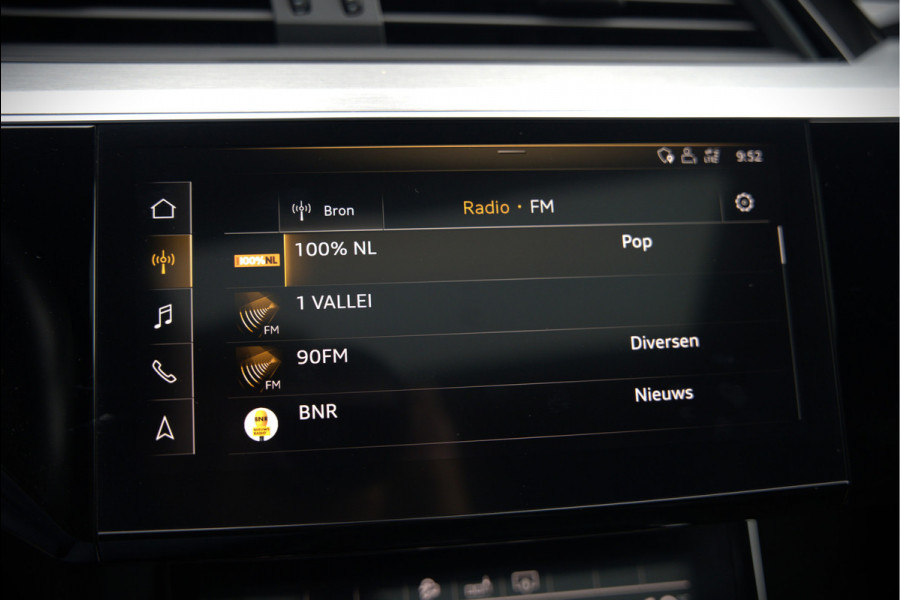 Audi e-tron e-tron 50 quattro Launch edition Black 71 kWh | Black Edition | Panoramadak | Memory Seat | Luchtvering | Adaptive Cruise Control | Keyless | Matrix LED | Trekhaak | Stoelverwarming | NAP |