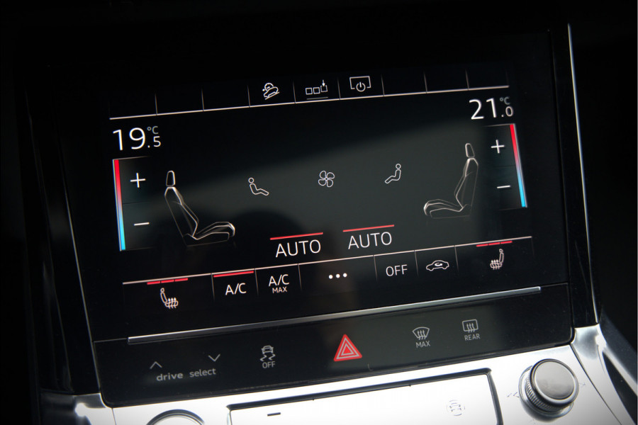 Audi e-tron e-tron 50 quattro Launch edition Black 71 kWh | Black Edition | Panoramadak | Memory Seat | Luchtvering | Adaptive Cruise Control | Keyless | Matrix LED | Trekhaak | Stoelverwarming | NAP |