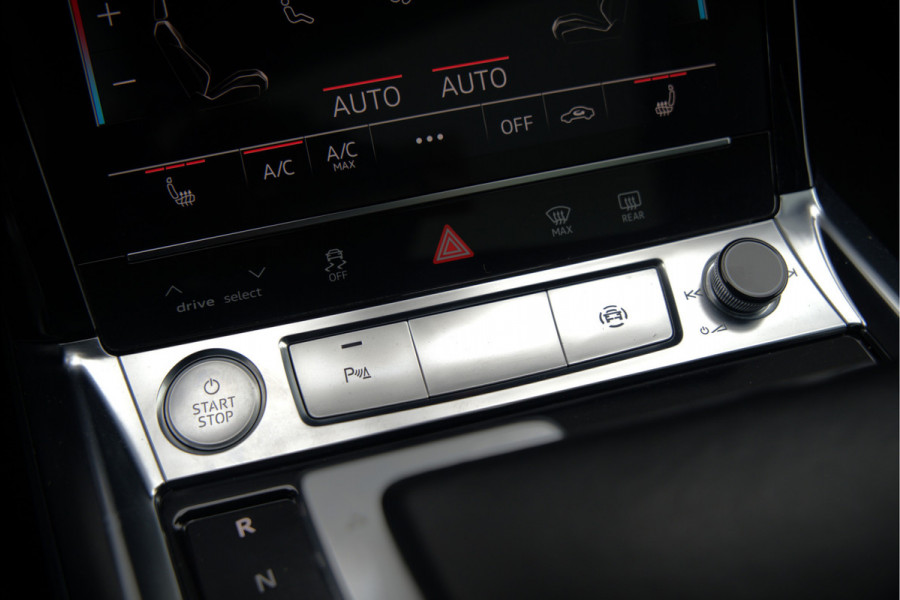 Audi e-tron e-tron 50 quattro Launch edition Black 71 kWh | Black Edition | Panoramadak | Memory Seat | Luchtvering | Adaptive Cruise Control | Keyless | Matrix LED | Trekhaak | Stoelverwarming | NAP |