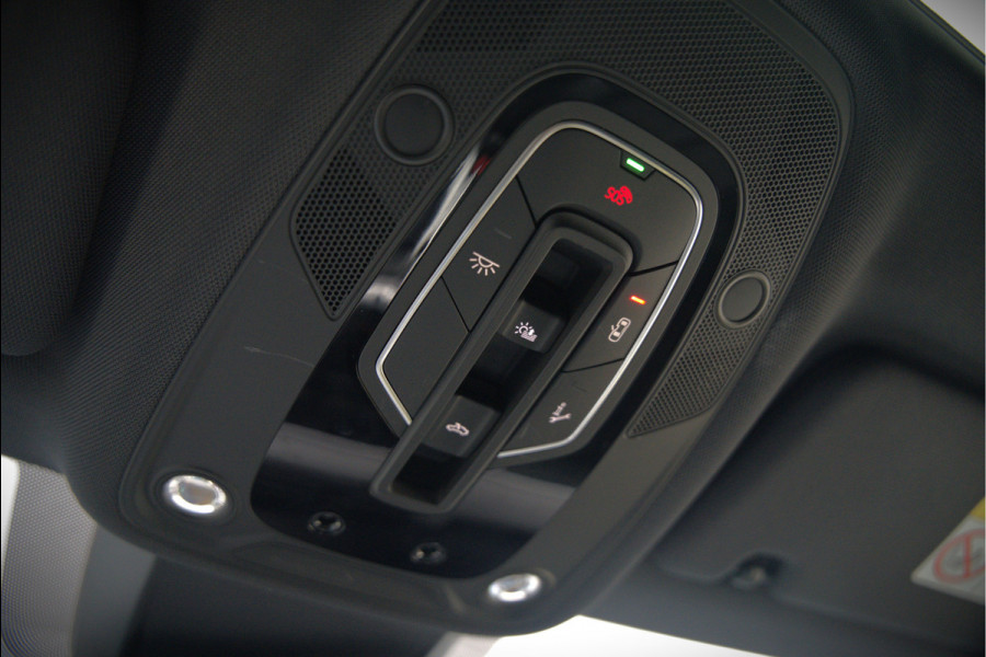 Audi e-tron e-tron 50 quattro Launch edition Black 71 kWh | Black Edition | Panoramadak | Memory Seat | Luchtvering | Adaptive Cruise Control | Keyless | Matrix LED | Trekhaak | Stoelverwarming | NAP |