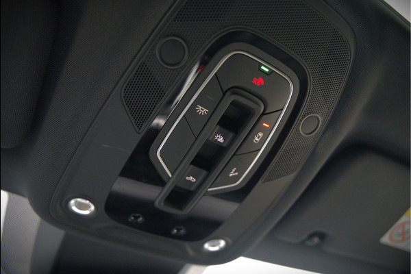 Audi e-tron e-tron 50 quattro Launch edition Black 71 kWh | Black Edition | Panoramadak | Memory Seat | Luchtvering | Adaptive Cruise Control | Keyless | Matrix LED | Trekhaak | Stoelverwarming | NAP |