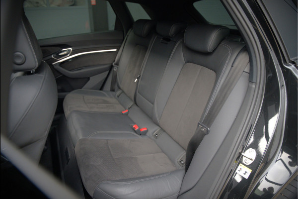 Audi e-tron e-tron 50 quattro Launch edition Black 71 kWh | Black Edition | Panoramadak | Memory Seat | Luchtvering | Adaptive Cruise Control | Keyless | Matrix LED | Trekhaak | Stoelverwarming | NAP |