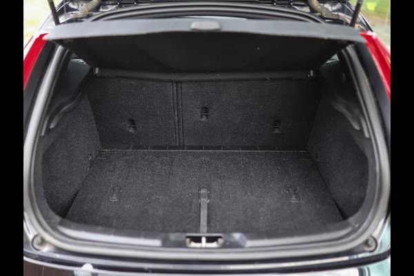 Volvo V40 2.0 D3 R-Design | BTW | Stoelverw. | Camera | Full-LED | Navi