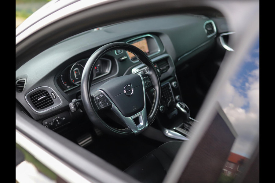 Volvo V40 2.0 D3 R-Design | BTW | Stoelverw. | Camera | Full-LED | Navi