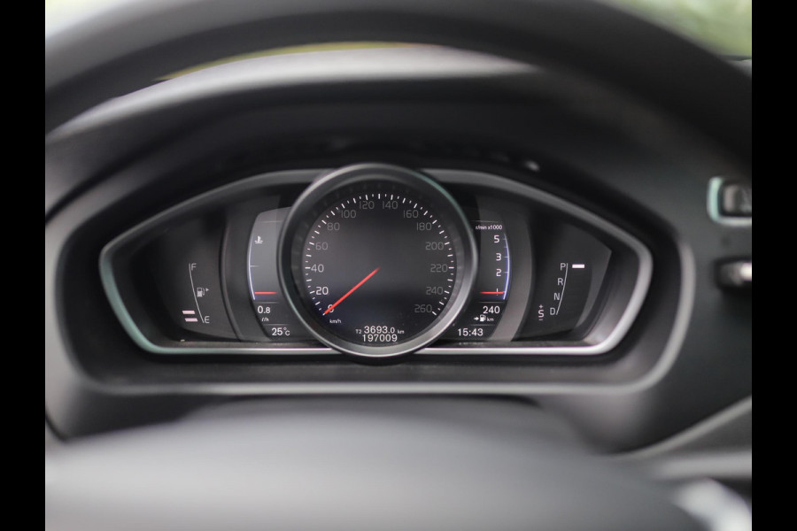 Volvo V40 2.0 D3 R-Design | BTW | Stoelverw. | Camera | Full-LED | Navi