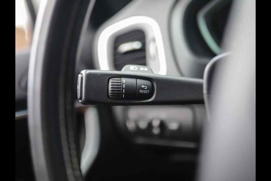 Volvo V40 2.0 D3 R-Design | BTW | Stoelverw. | Camera | Full-LED | Navi