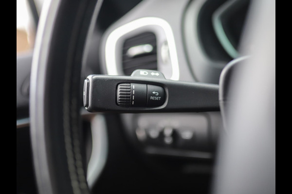 Volvo V40 2.0 D3 R-Design | BTW | Stoelverw. | Camera | Full-LED | Navi