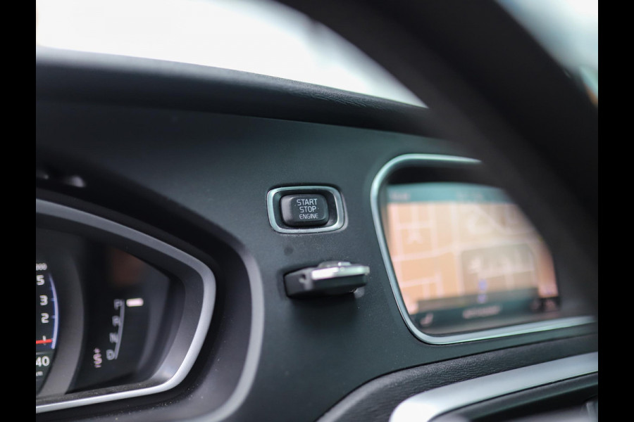 Volvo V40 2.0 D3 R-Design | BTW | Stoelverw. | Camera | Full-LED | Navi