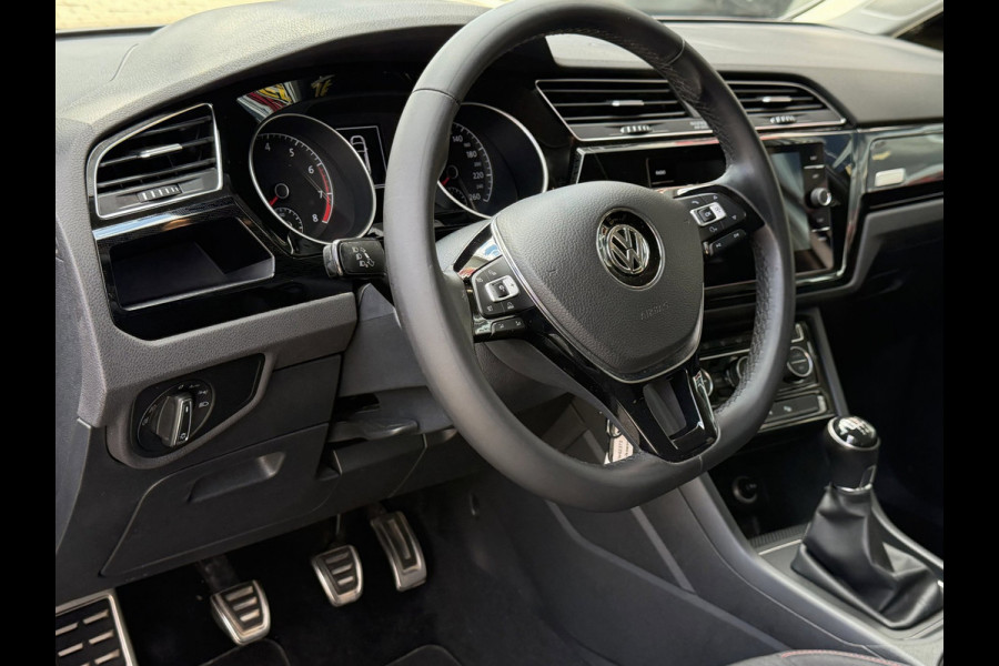 Volkswagen Touran 1.2 TSI Sound BlueMotion Tech - Apple CarPlay / Navigatie I Airco I PDC I Veiligheid pakket I Dealer onderhouden