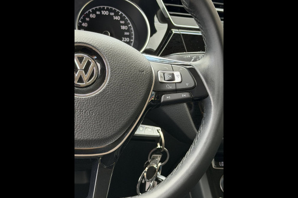 Volkswagen Touran 1.2 TSI Sound BlueMotion Tech - Apple CarPlay / Navigatie I Airco I PDC I Veiligheid pakket I Dealer onderhouden
