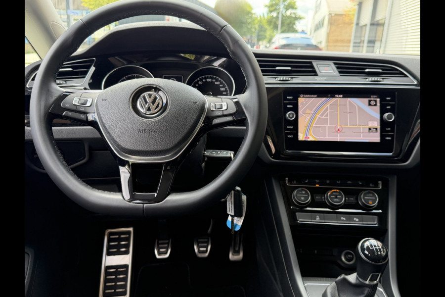 Volkswagen Touran 1.2 TSI Sound BlueMotion Tech - Apple CarPlay / Navigatie I Airco I PDC I Veiligheid pakket I Dealer onderhouden