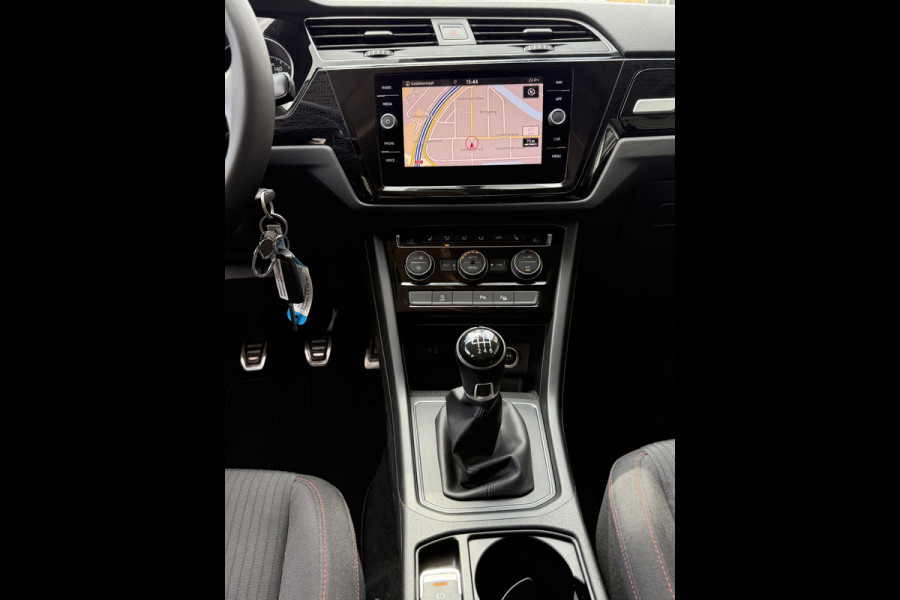 Volkswagen Touran 1.2 TSI Sound BlueMotion Tech - Apple CarPlay / Navigatie I Airco I PDC I Veiligheid pakket I Dealer onderhouden