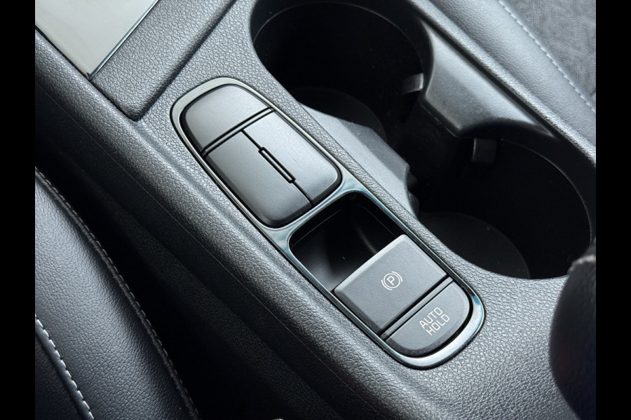 Kia Niro 1.6GDi Hybrid Automaat Trekhaak Adap.Cruise Navi Ecc Camera Apple Carplay Android Auto Pdc DynamicLine Regen-Lichtsensor Led Lmv Isofix DAB Lane Assist ESP 1.300KG Trekgewicht 1e Eigenaar Origineel Nederlandse Auto