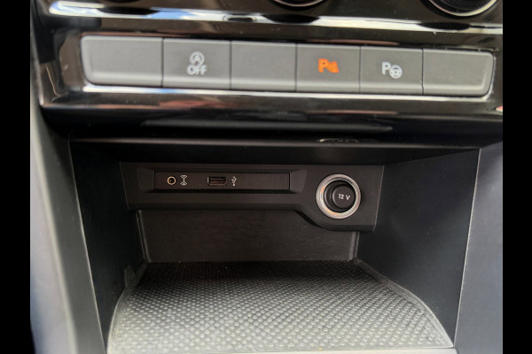 Volkswagen Touran 1.2 TSI Sound BlueMotion Tech - Apple CarPlay / Navigatie I Airco I PDC I Veiligheid pakket I Dealer onderhouden