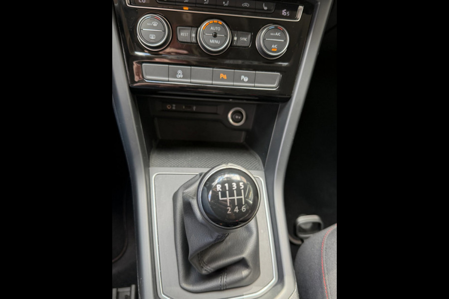 Volkswagen Touran 1.2 TSI Sound BlueMotion Tech - Apple CarPlay / Navigatie I Airco I PDC I Veiligheid pakket I Dealer onderhouden