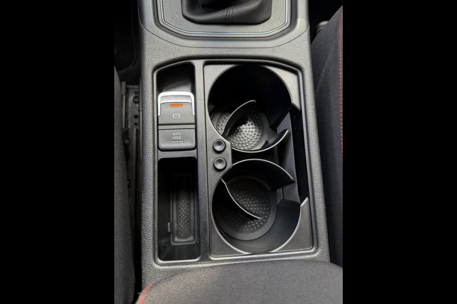 Volkswagen Touran 1.2 TSI Sound BlueMotion Tech - Apple CarPlay / Navigatie I Airco I PDC I Veiligheid pakket I Dealer onderhouden