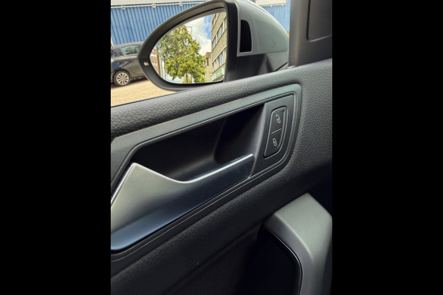 Volkswagen Touran 1.2 TSI Sound BlueMotion Tech - Apple CarPlay / Navigatie I Airco I PDC I Veiligheid pakket I Dealer onderhouden