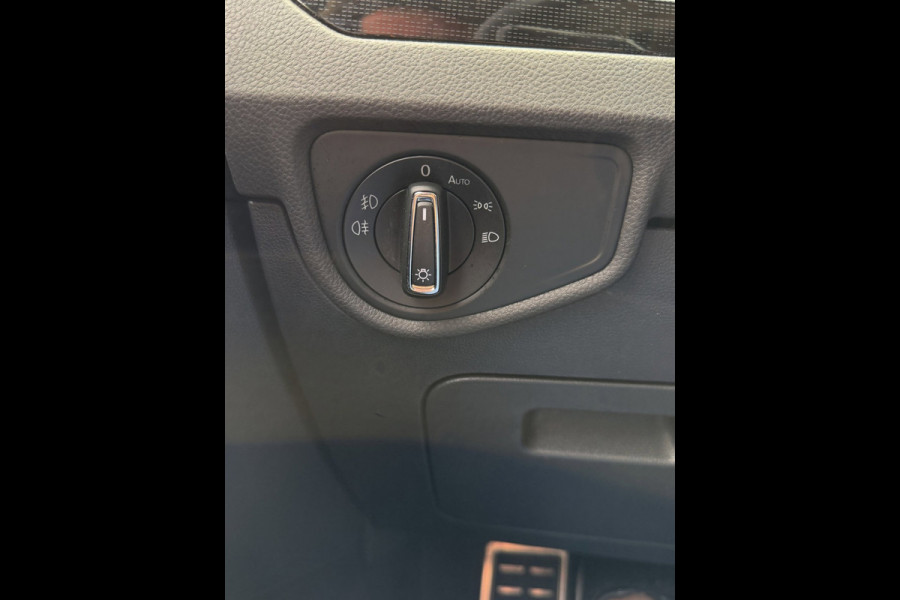 Volkswagen Touran 1.2 TSI Sound BlueMotion Tech - Apple CarPlay / Navigatie I Airco I PDC I Veiligheid pakket I Dealer onderhouden