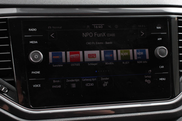 Volkswagen T-Roc 1.5 TSI Sport DSG Navigatie Adaptieve Cruise Control Climate Control Digitale Dashboard Camera 18"Lichtmetalen velgen