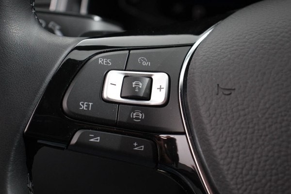 Volkswagen T-Roc 1.5 TSI Sport DSG Navigatie Adaptieve Cruise Control Climate Control Digitale Dashboard Camera 18"Lichtmetalen velgen