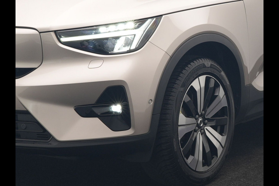 Volvo XC40 Ultimate Recharge Pure 69 kWh 231pk Dealer O.H. | Trekhaak Af Fabriek | Panodak | Adaptive Cruise | 360 Camera | Harman / Kardon | Sportstoelen Memory & Verwarmd | Warmtepomp | Keyless | Blis | Stuur Verwarmd | Google Assistent | DAB |