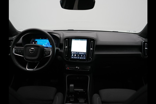 Volvo XC40 Ultimate Recharge Pure 69 kWh 231pk Dealer O.H. | Trekhaak Af Fabriek | Panodak | Adaptive Cruise | 360 Camera | Harman / Kardon | Sportstoelen Memory & Verwarmd | Warmtepomp | Keyless | Blis | Stuur Verwarmd | Google Assistent | DAB |